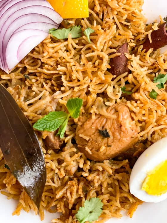 close shot of chicken biryani to show the rice grains.