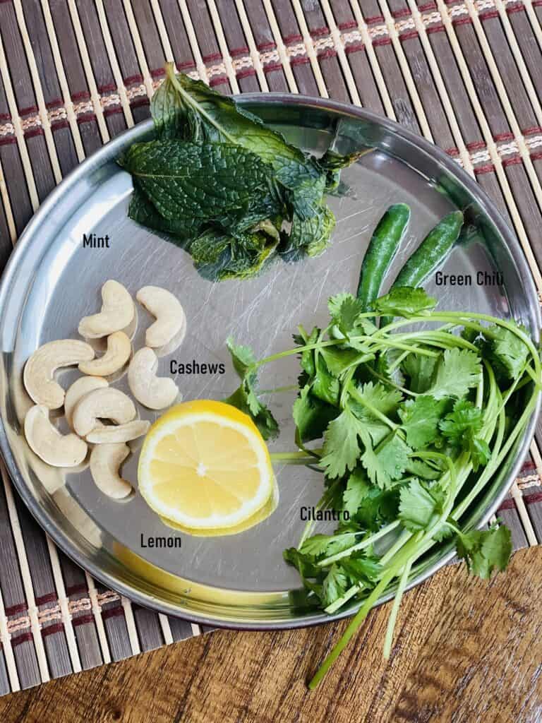Ingredients for Green chutney: Mint, Cilantro, Green chili, Lemon and Cashews.